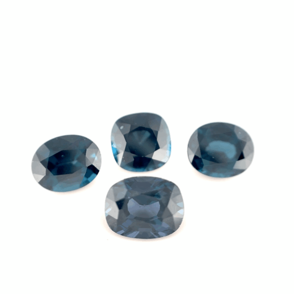 Lot 4 spinelles bleu gris 7,02ct