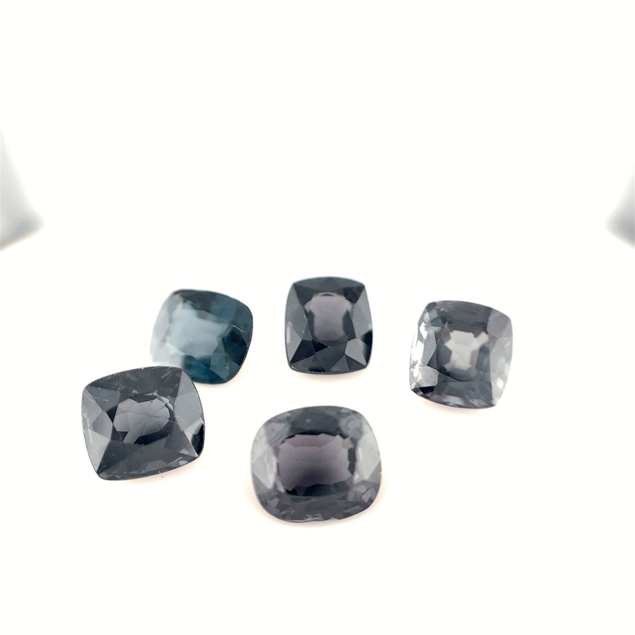 Lot 6 spinelles gris coussin 6,56ct