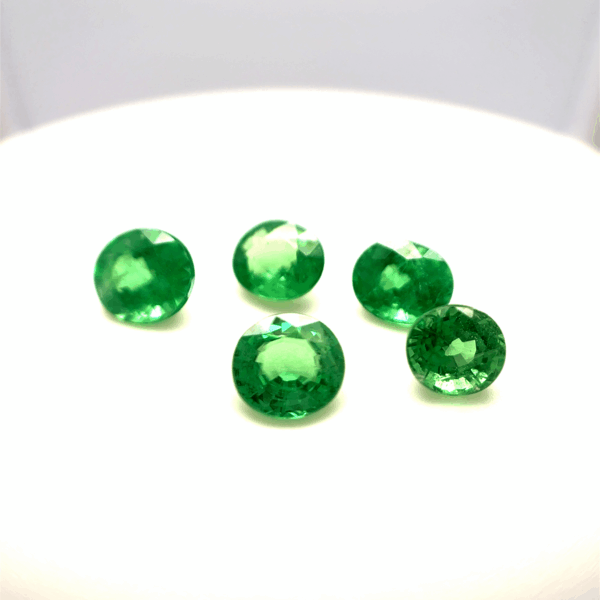 Lot 5 Tsavorites ovales 3,79ct