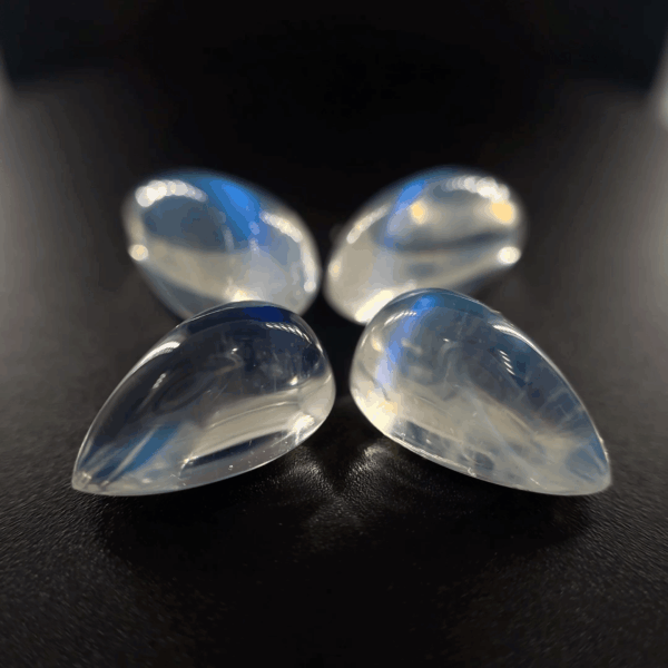 Lot 9 Pierre de Lune cabochons poire 35,57ct