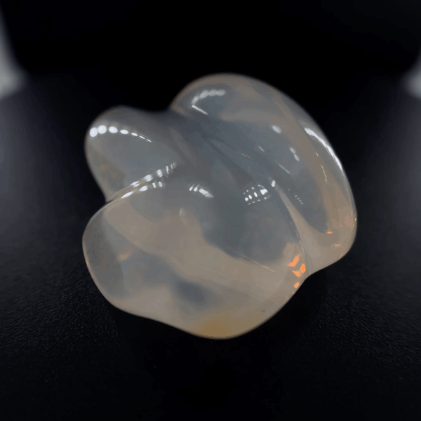 Opale blanche baroque 28,01ct