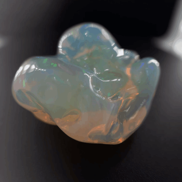 Opale blanche baroque 30,54ct