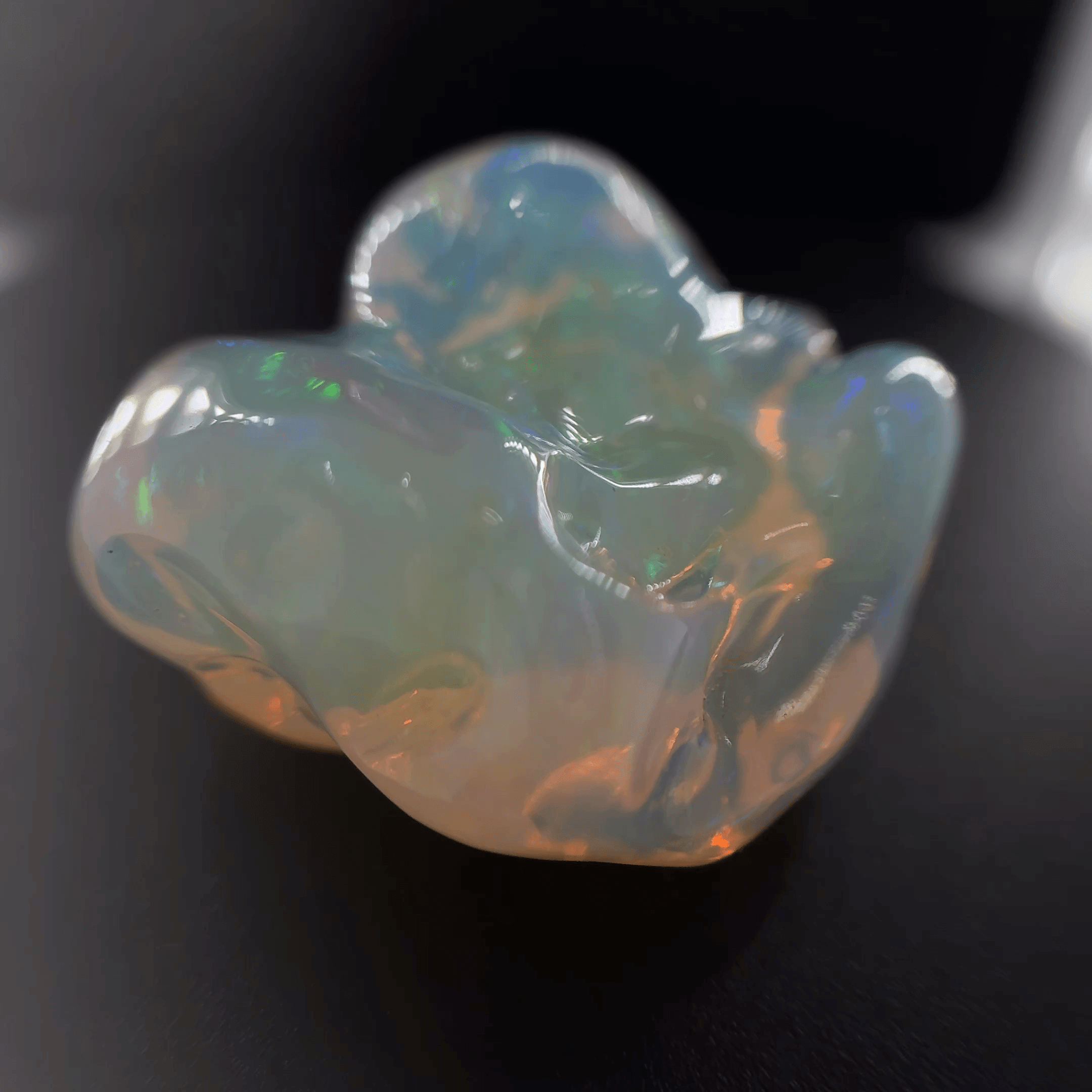 Opale blanche baroque 30,54ct