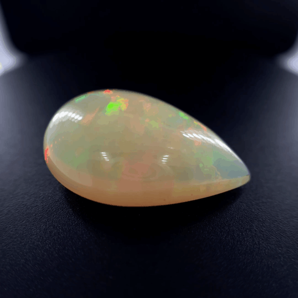 Opale cabochon poire 13,68ct