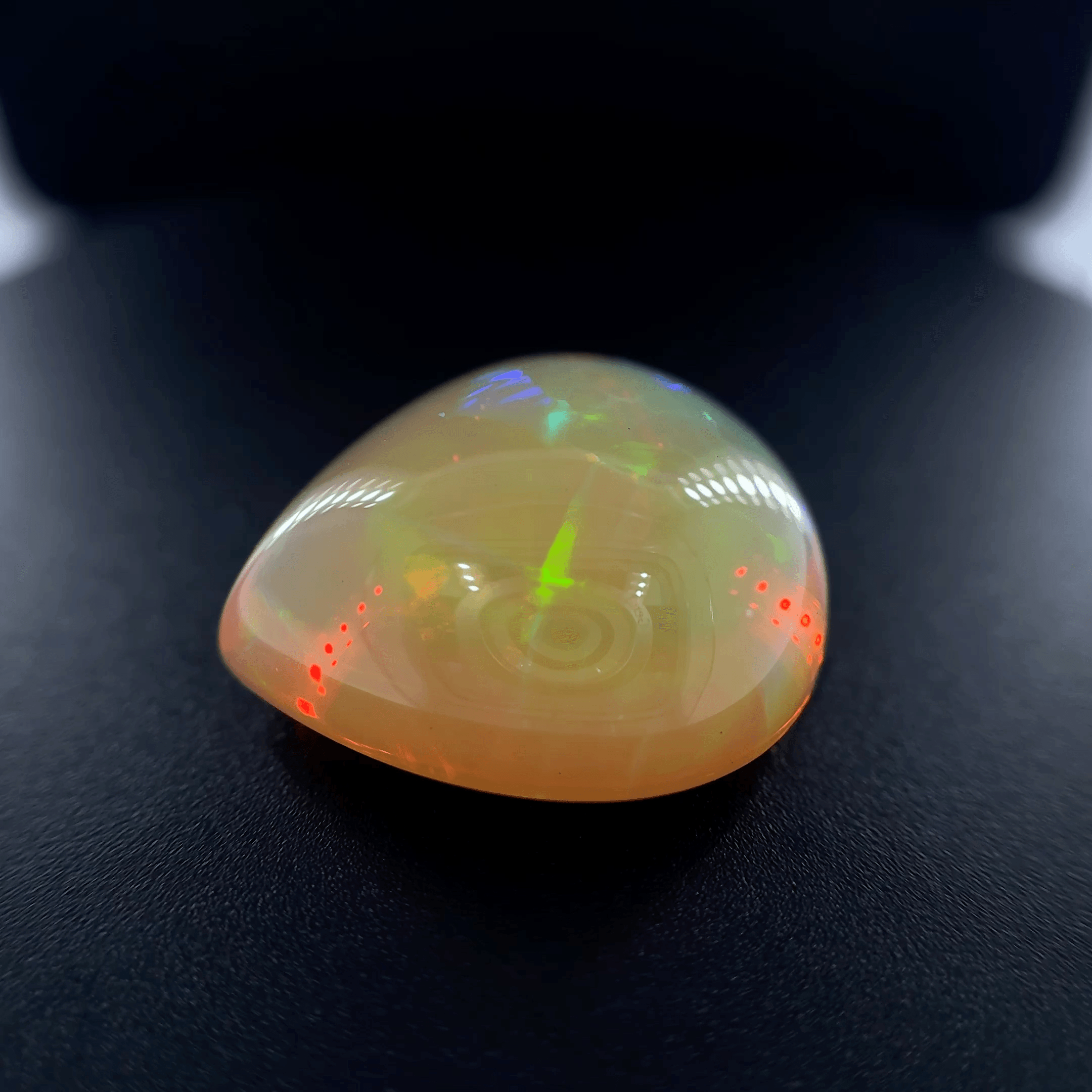 Opale cabochon poire 14,10ct
