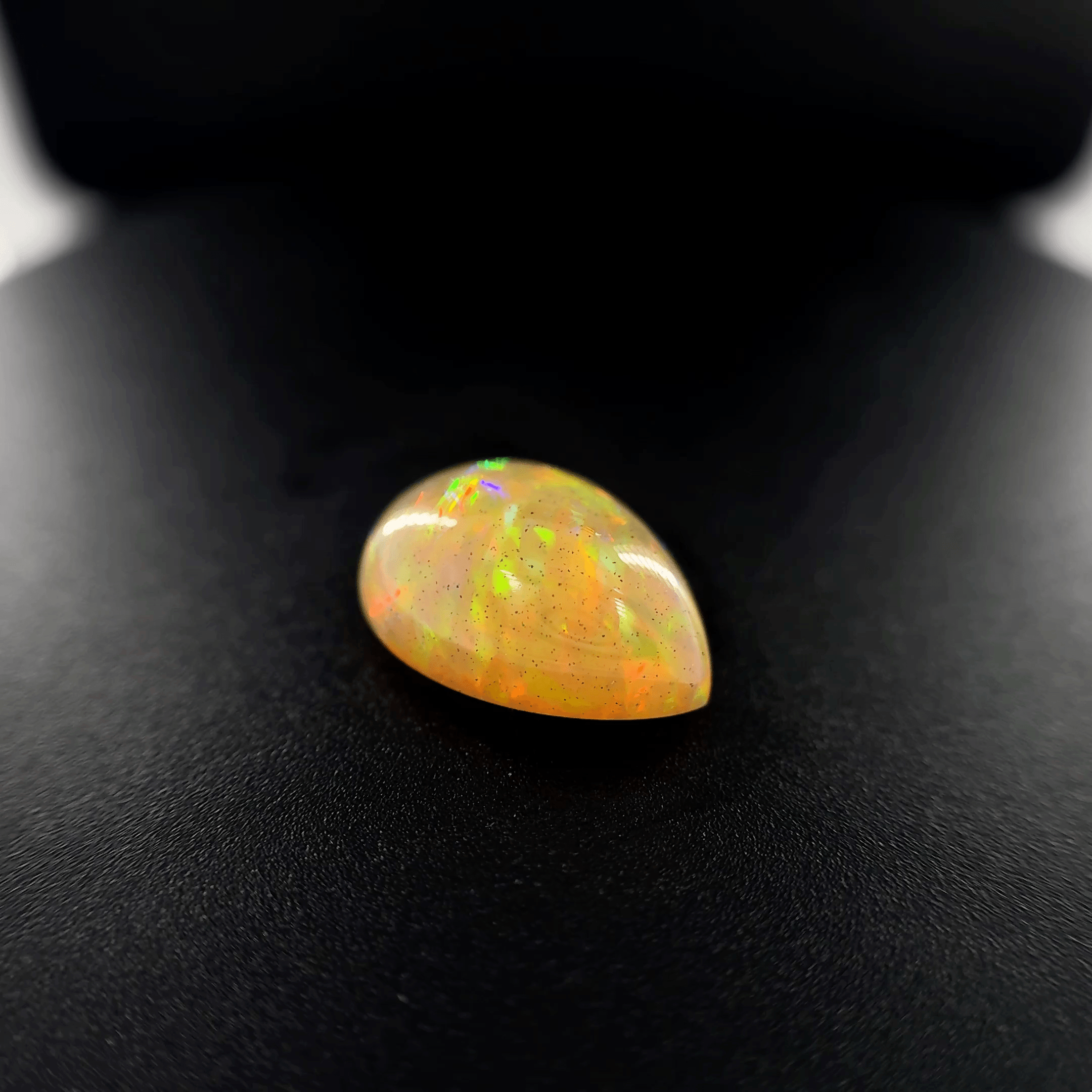 Opale cabochon poire 3,22ct
