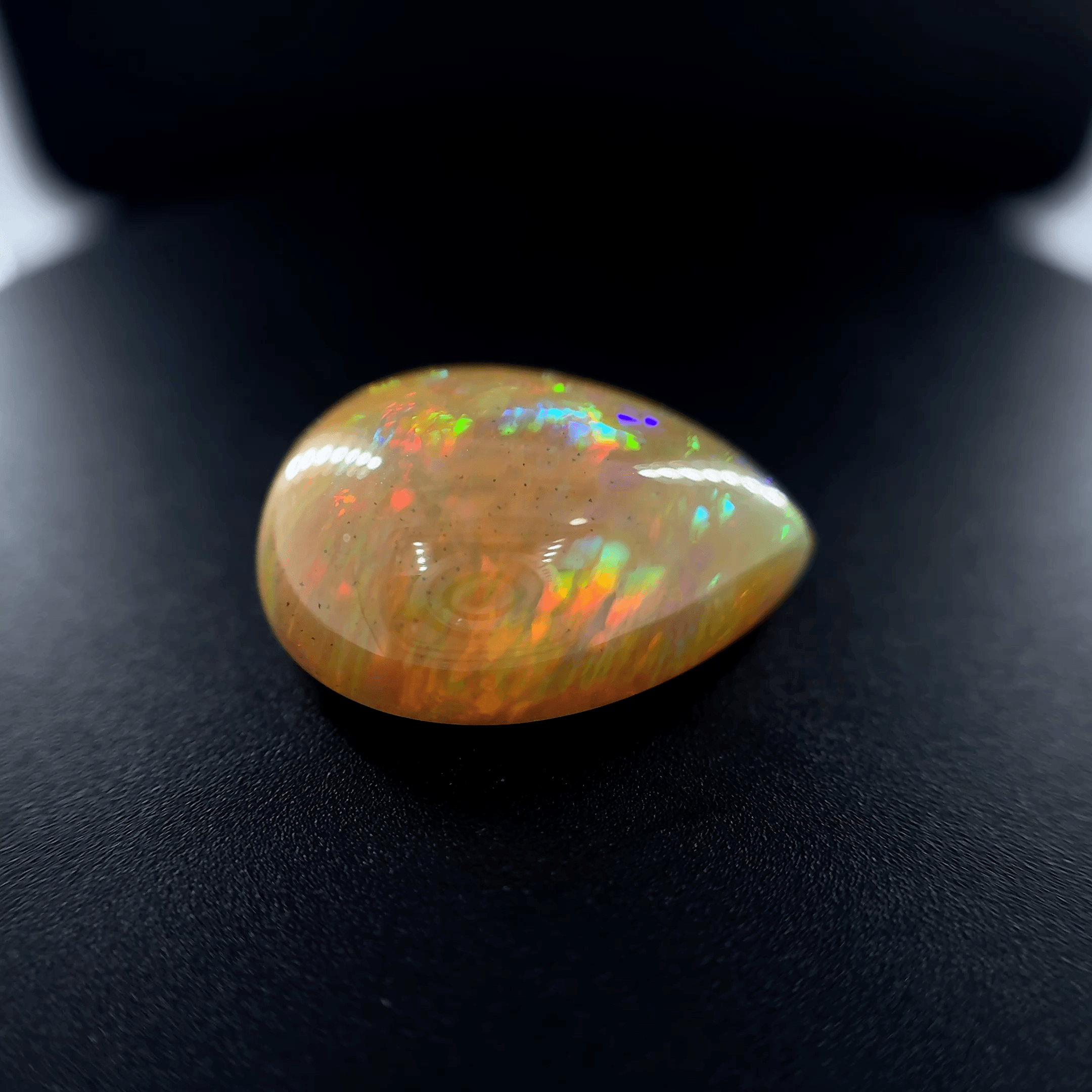 Opale cabochon poire 8,28ct