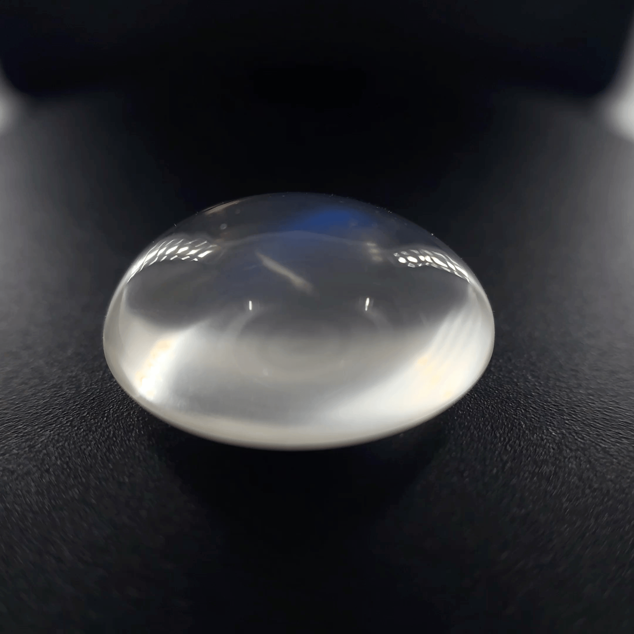 Pierre de Lune cabochon 10,57ct