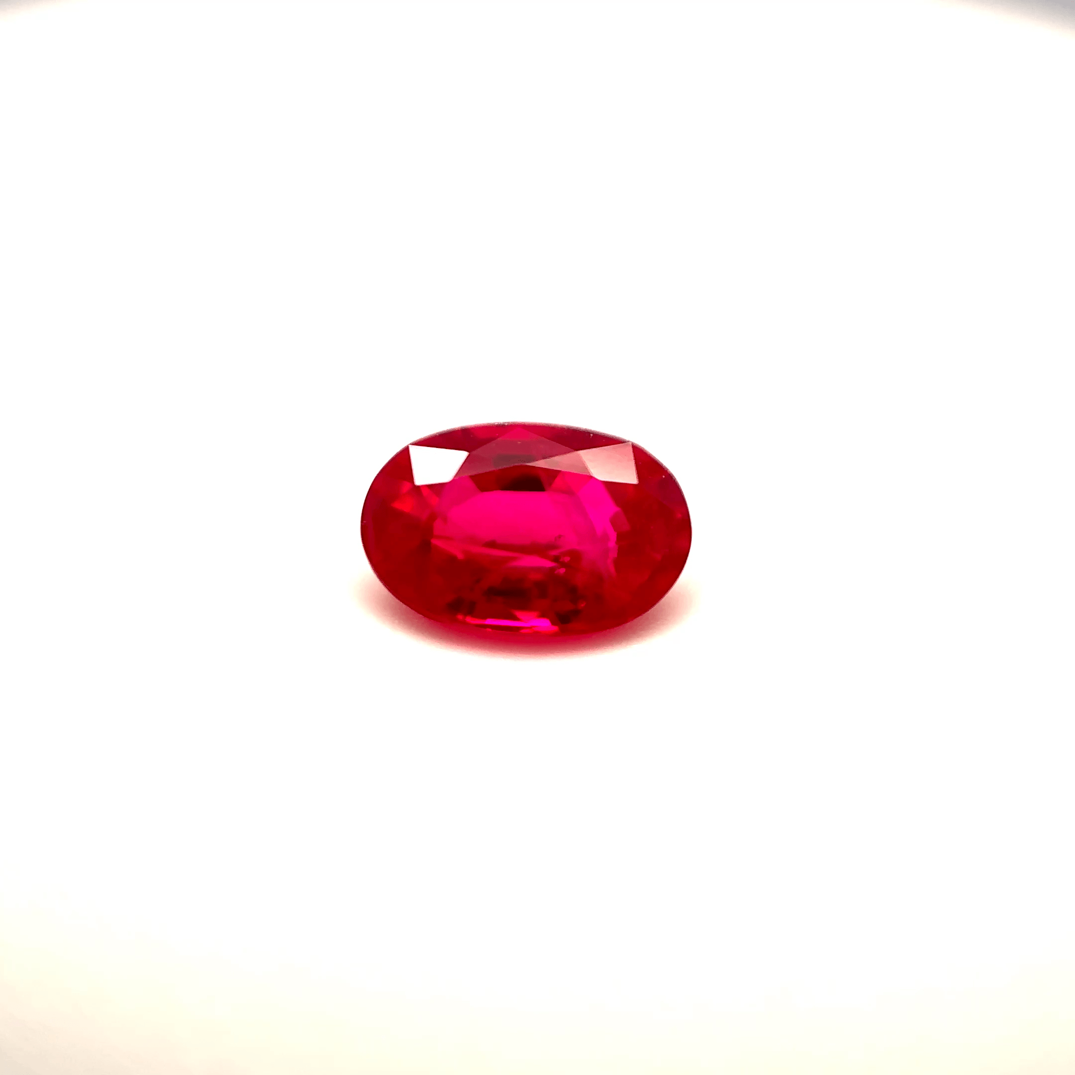 Rubis Mozambique ovale 1.07ct