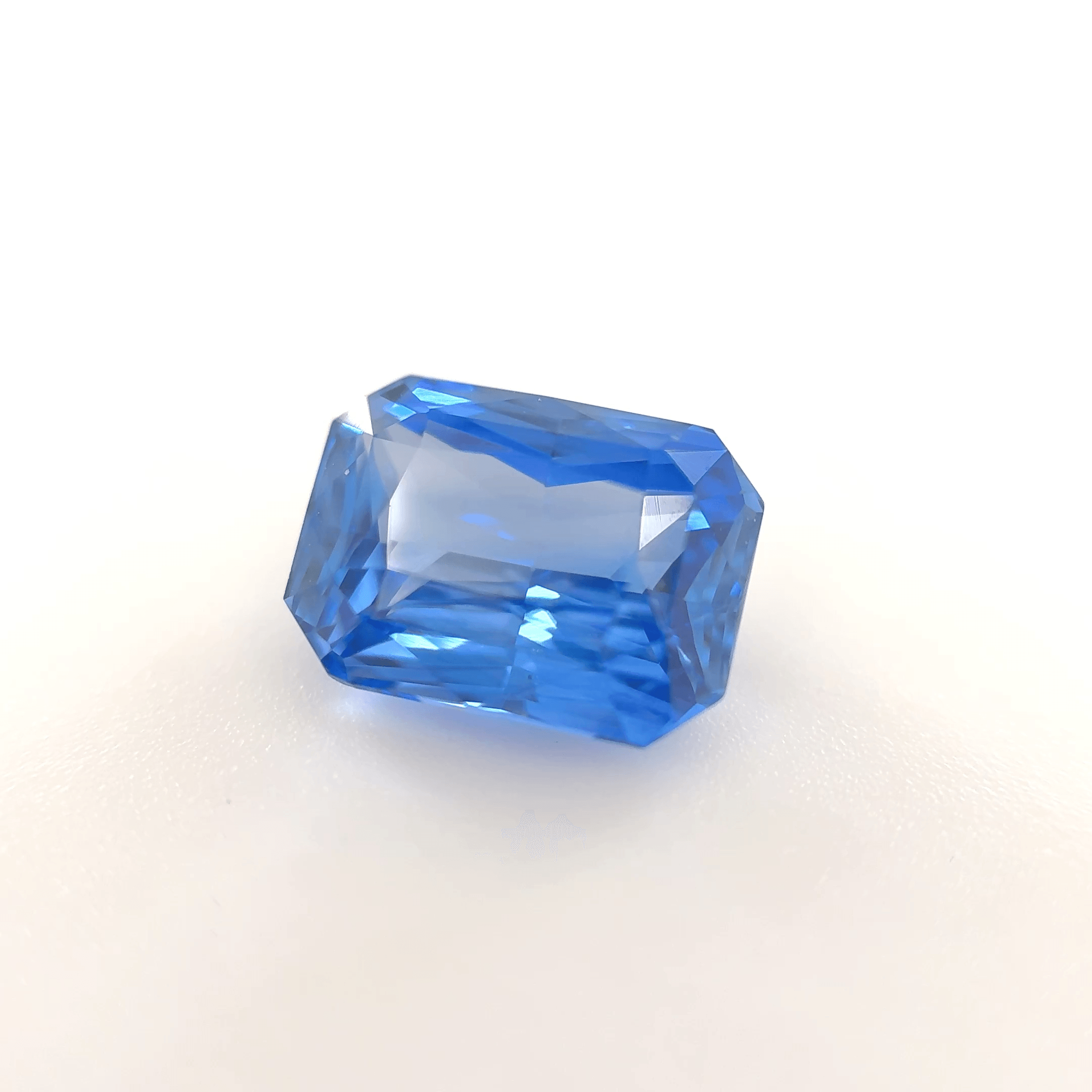 Saphir taille émeraude 2.53ct