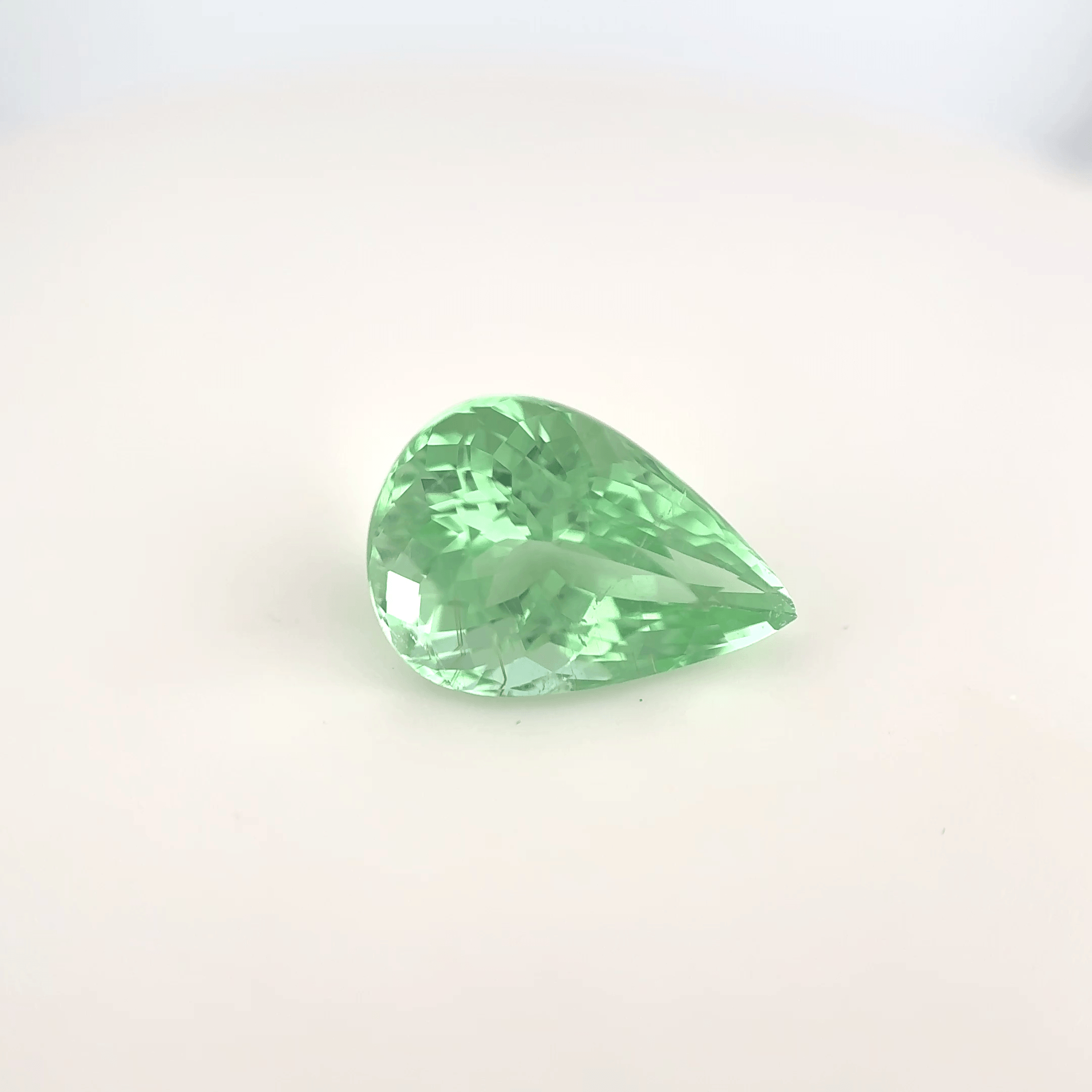 Tourmaline verte mint poire 4,08ct